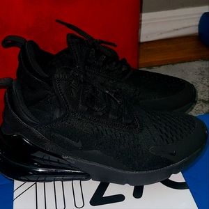 Nike Airmaxx 270 womens Triple black